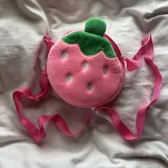 イチゴ型のポーチ