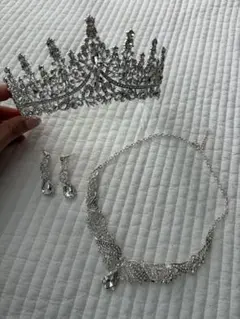 ウェディングティアラ ネックレス ピアス3点セット
