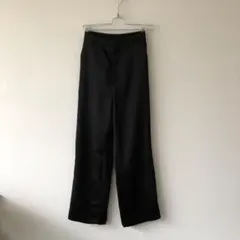 UNIQLO サテンパンツ　ブラックカラー