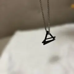 ブラック幾何学ペンダントネックレス