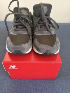 New Balance 880 グレー スニーカーのサムネイル