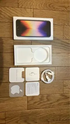 iPhoneSE第3世代　空箱　ケーブル付　iPhone11  空箱　ケーブル無