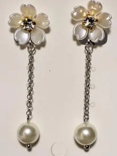 上品フラワー×パール 揺れるイヤリング｜ホワイト×シルバー 結婚式フォーマル
