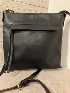 H & M 黒レザーショルダーバッグ