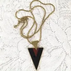 pierre cardinピエールカルダン V字型ペンダント ネックレス