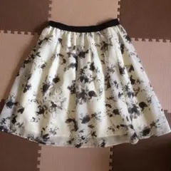[即決歓迎]美品！ テチチ フレアスカート 花柄 ホワイト