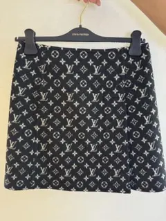 未使用・即完売　ヴィトン　モノグラム　デニム　ミニラップ　スカート　総柄LVロゴ モノグラム デニム ミニスカート ｜ルイ・ヴィトン 公式サイト