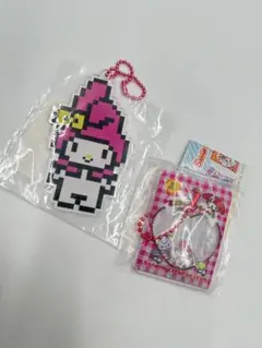 マイメロディ　シャカシャカフレークシールチャーム　ガチャ　キーホルダー　ネーム