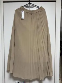 GU 新品未使用タグ付 プリーツロングスカート M ベージュ