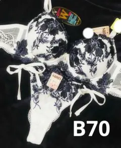 B70 ブラショーツセット　紐パン　レース フラワー　三上悠亜　豪華 Tバック