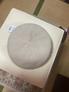 ☆新品未使用ムーンバットのビーズ付きベレー帽 ライトベージュ色