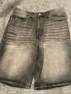 【最安値】H&M メンズ グレーバギーデニムショートパンツ