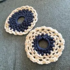 ハンドメイドネイビーとクリーム色のシュシュ
