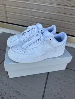 NIKE AIR FORCE 1 ホワイト スニーカー