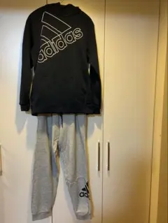 adidas上下　THREE STRIPES 裏起毛パーカー +スウェットパンツ