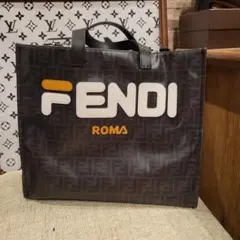 FENDI　総柄　ロゴ　トートバック　bag　大きめ　旅行　おでかけに　小物入れのサムネイル