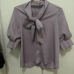リボン付き薄紫シャツ Mサイズ