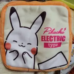 ポケモン　ピカチュウスクエアポーチ