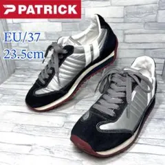 グレー スニーカー