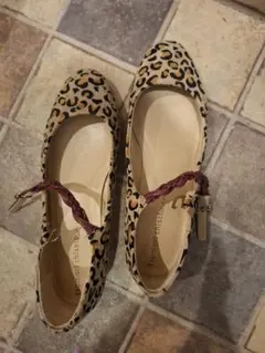 フラットシューズ