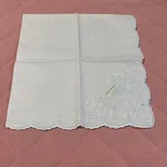 LAURA ASHLEY ホワイトハンカチ