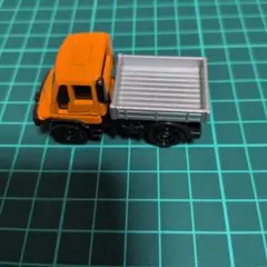 Mercedes-Benz Unimog ミニカーのサムネイル