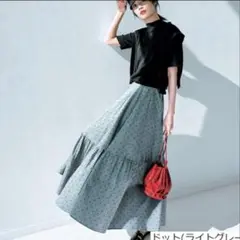 スリースクエア ドット柄フレアロングスカート