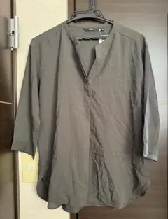 ユニクロ　新品・未使用　レーヨンエアリースキッパーカラーブラウス　M
