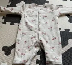 西松屋　フリースロンパース チェリー柄 クリーム色