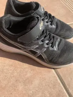 キッズスニーカー22.0cm アシックス　マジックテープで楽に履けます