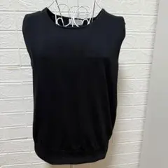 美品 黒のノースリーブニットトップス