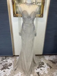 ビーズ装飾付きグレーベージュ色パーティードレス