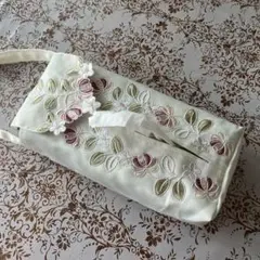 下げられるティッシュケース