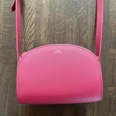 APC ハーフムーン　ショルダーバッグ