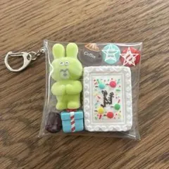 ガチャ詰めポーチ　お誕生日おめでとう