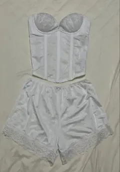 tu-hacci（ツーハッチ）ブライダルインナー 上下セットB70ホワイト