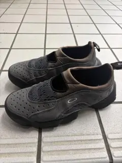 OAKLEY オフホワイト＆グリーン Flesh ス ニーカー25.5cm - メルカリ