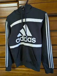 adidas フード付きパーカー 黒