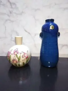 ★未使用★陶器製花の描かれた花瓶と青い民芸品花瓶（弘山窯）