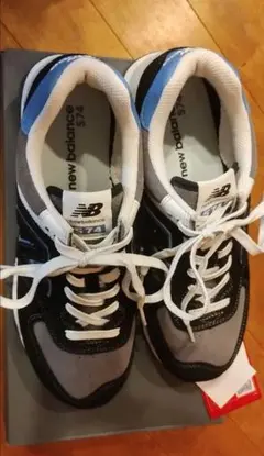 新品未使用です　New Balance 574 スニーカーのサムネイル