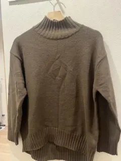 ブラウン タートルネックニット 長袖　GU