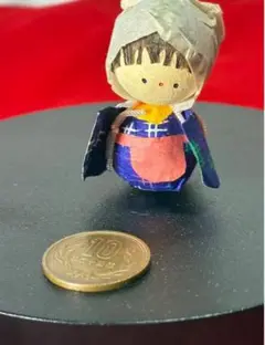 起き上がり人形　伝統的な木製人形 約3cm 日本