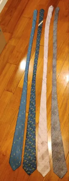 ネクタイ　フェラガモ他　4本