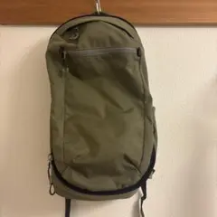【adidas】オリーブグリーン スリムリュック