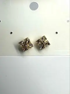 シルバー 四角形デザイン ピアス