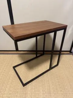 サイドテーブル