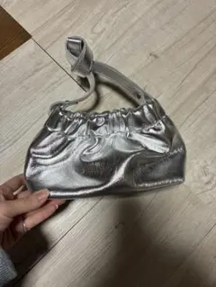 ♡ショルダーバッグ　メタリック　シルバー