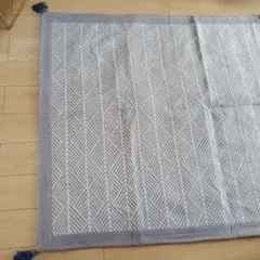 ブルーとホワイトのダイヤモンド模様ラグ　滑り止め付き　綿100%