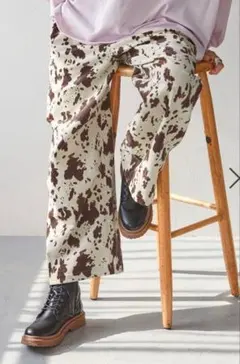 新品タグ付き✨️ニコアンド　プリントコーデュロイパンツ　カウ柄