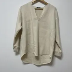 basement online アイボリー Vネック 長袖ニット